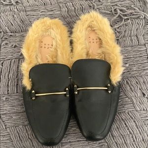 * LIKE NEW * Black Loafers